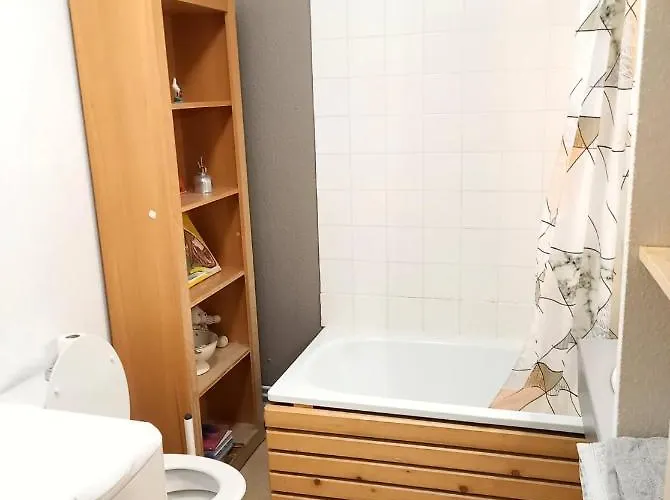 Face à La Corinne Appartement *