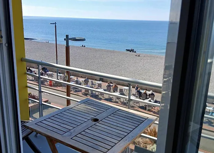 Face à La Corinne Appartement *